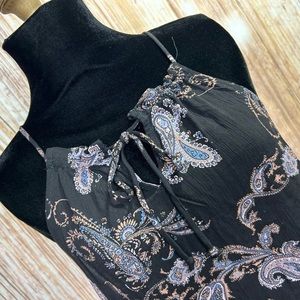 NWOT Buckle DayTrip paisley tunic with open sides that tie